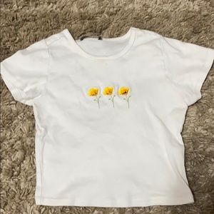 Brandy Melville,cropped white flower shirt